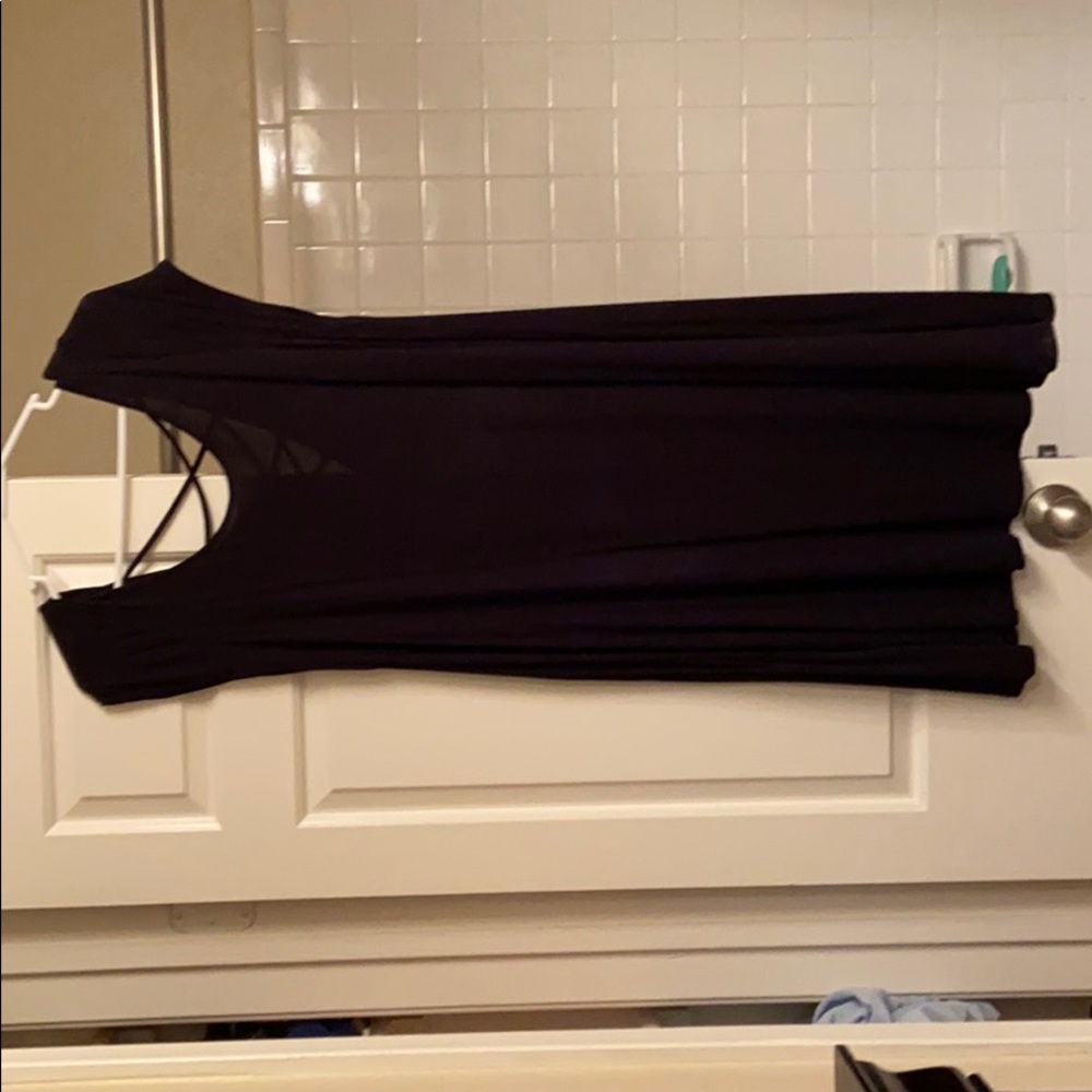 Black shirtsleeve cross back